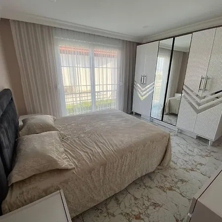 Вилла Sleeps 10, With Private Pool - Awz 249